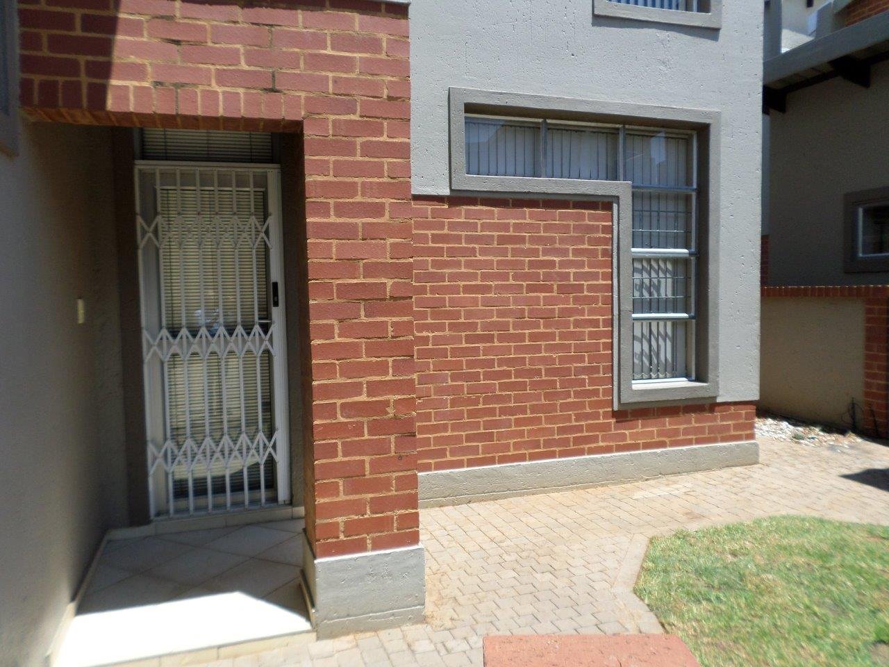 Aida 3 Bedroom Townhouse To Rent In Die Hoewes Centurion